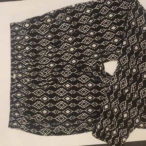 Girl's L.A. HEARTS Medium Black and White Tribal Jogger